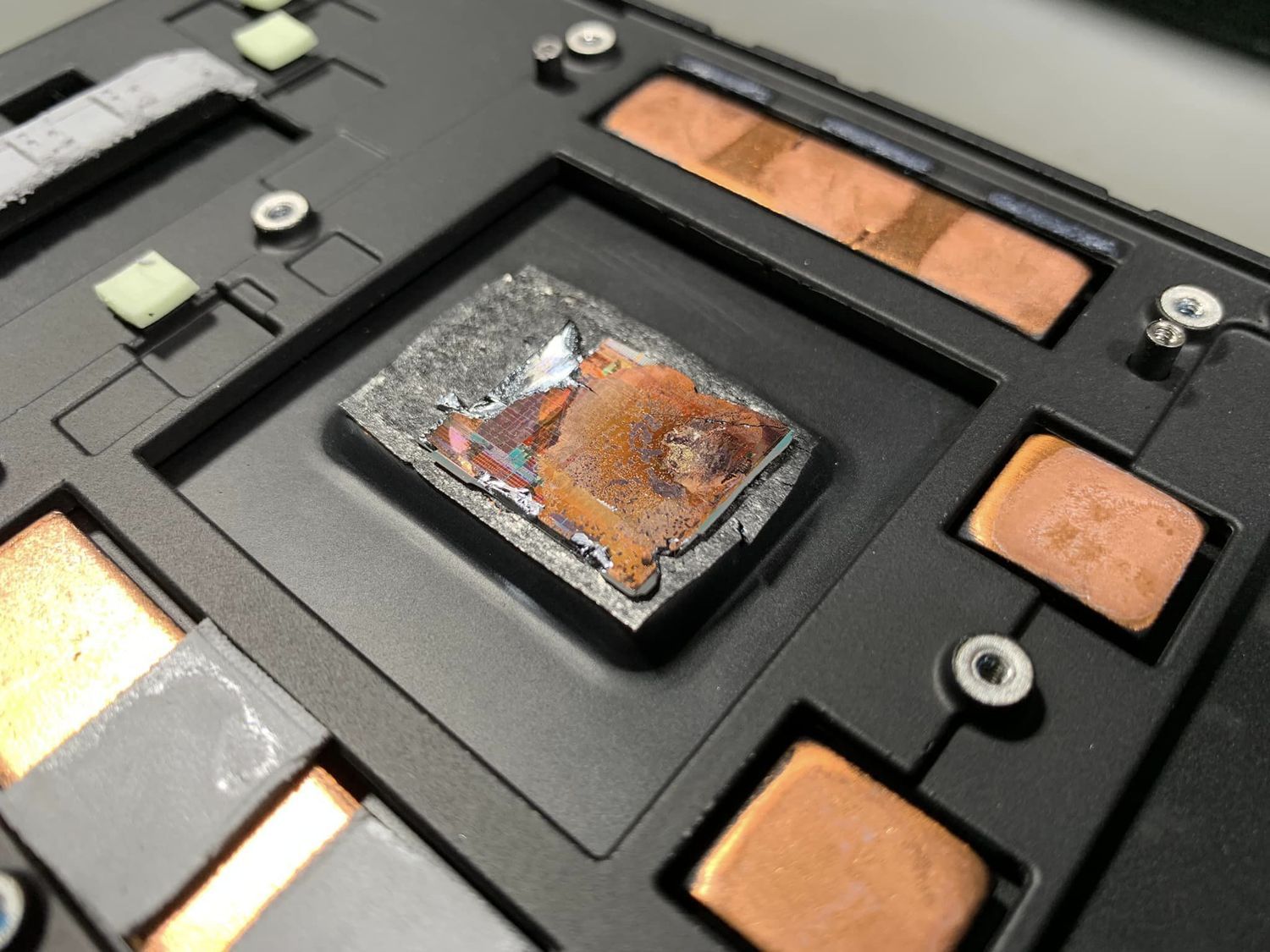 Uszkodzona karta graficzna Radeon RX 6800