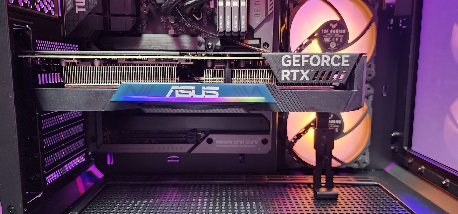 ASUS GeForce RTX 4070 Megalodon