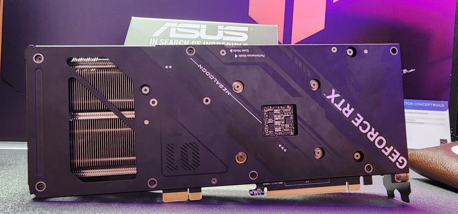 ASUS GeForce RTX 4070 Megalodon