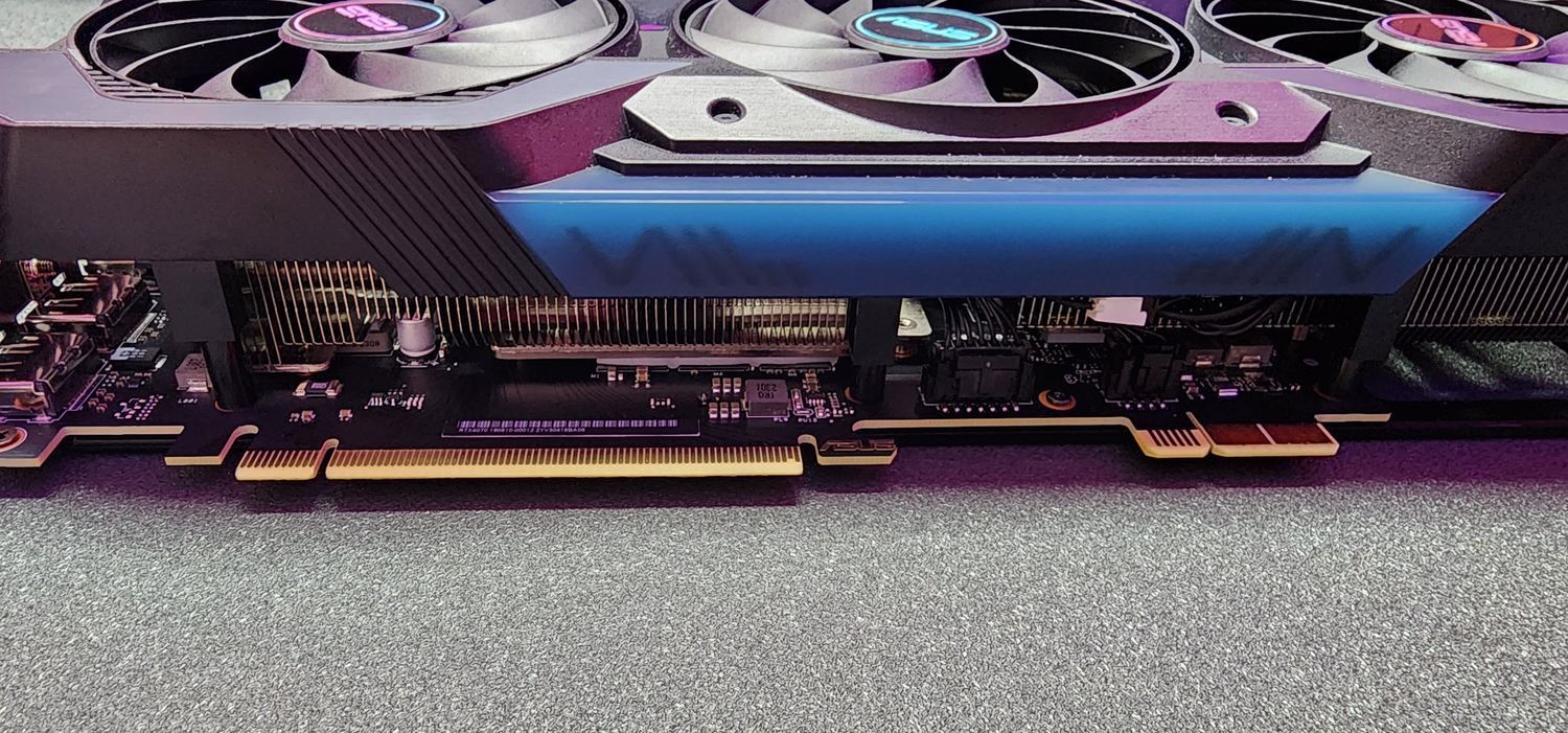 ASUS GeForce RTX 4070 Megalodon