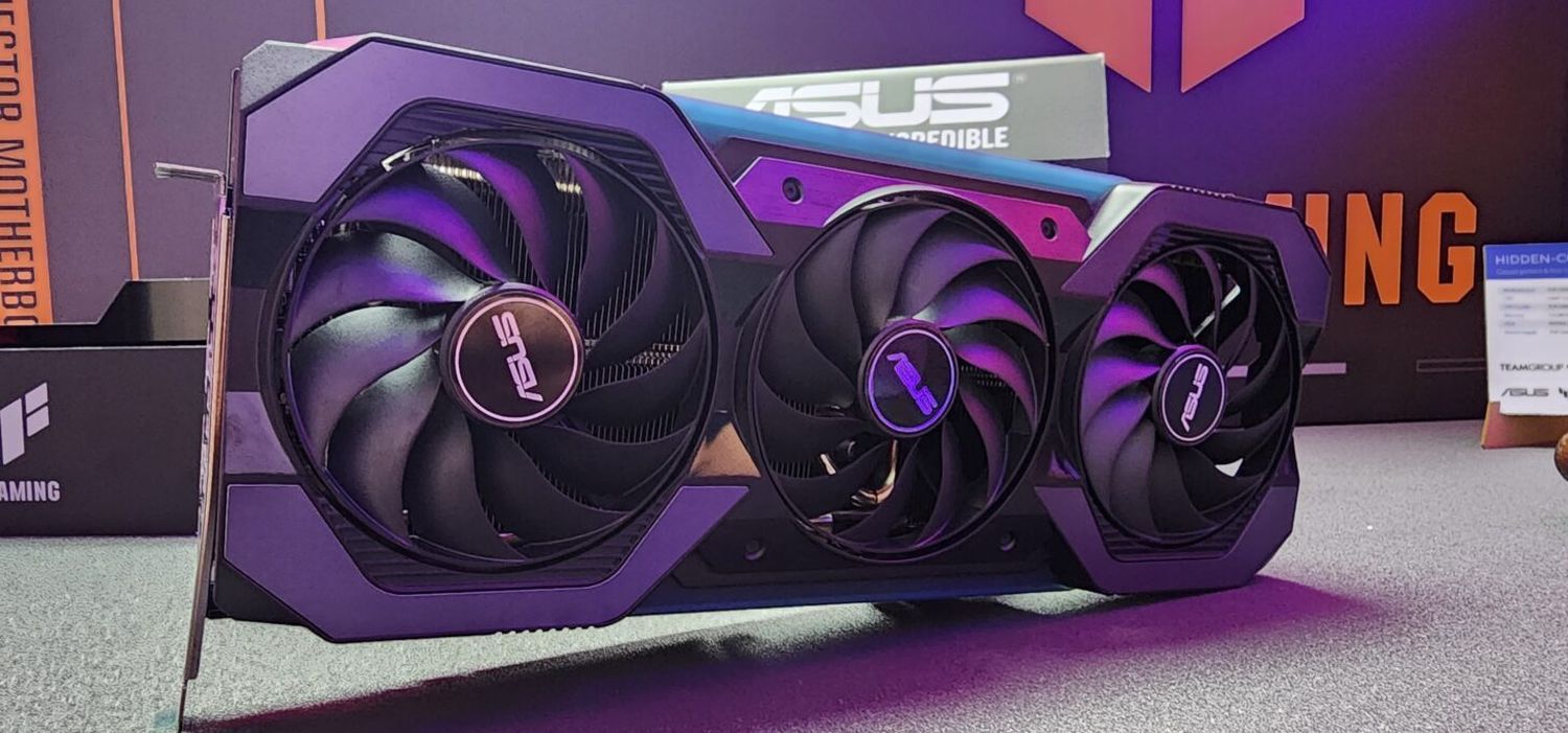 ASUS GeForce RTX 4070 Megalodon