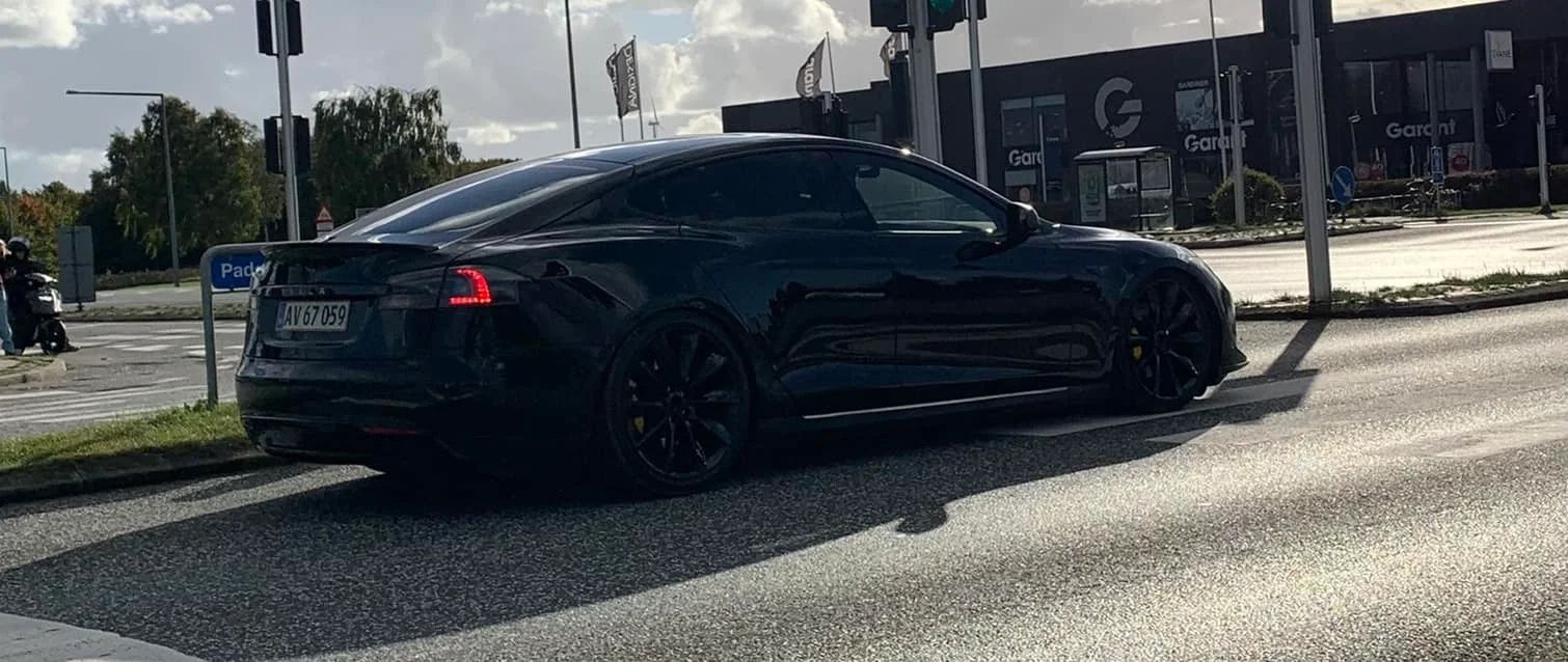 Tesla Model S z przodem Lamborghini Huracan