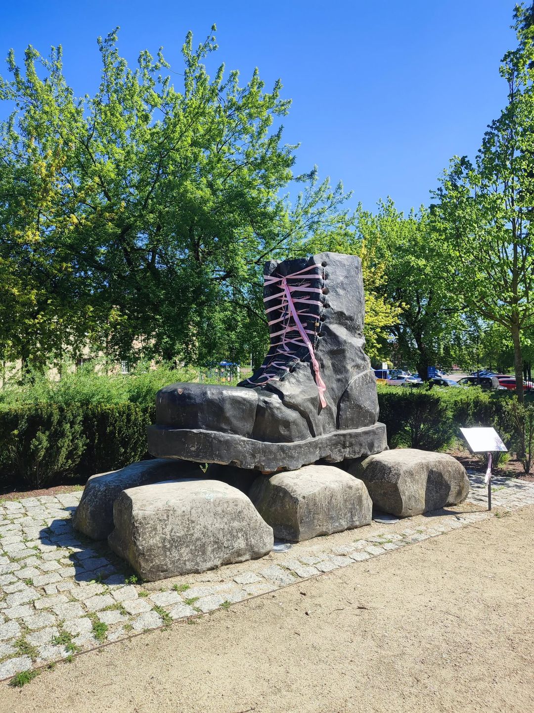 Pomnik glana w Jarocinie, glan, Jarocin