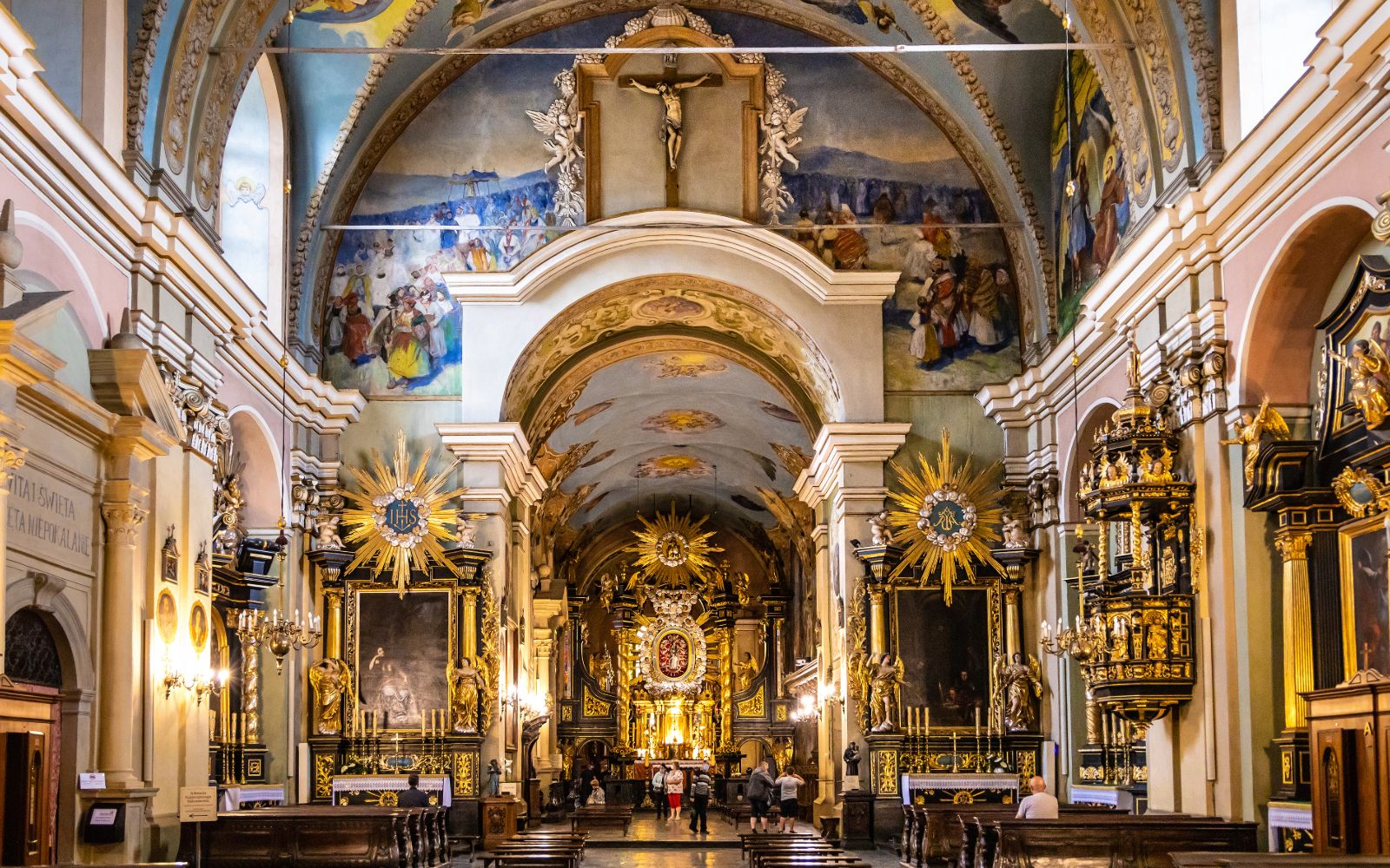 Barokowe wnętrze Bazyliki Matki Bożej Anielskiej