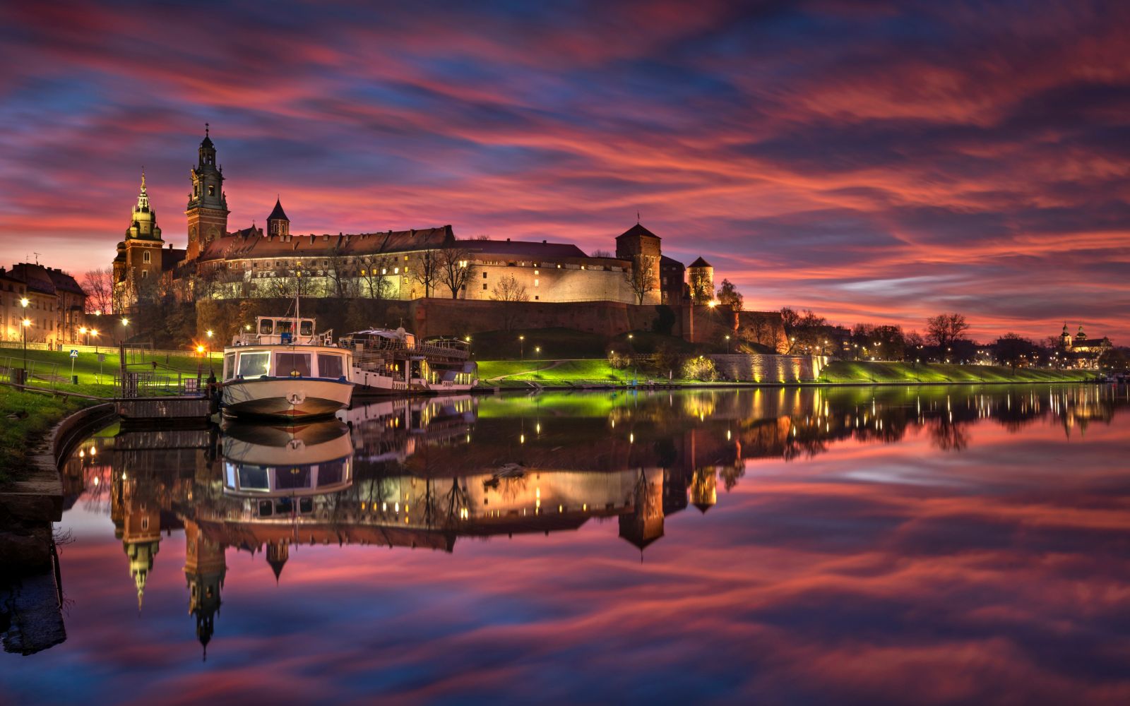 Magiczny Kraków w lustrzanym odbiciu Wisły