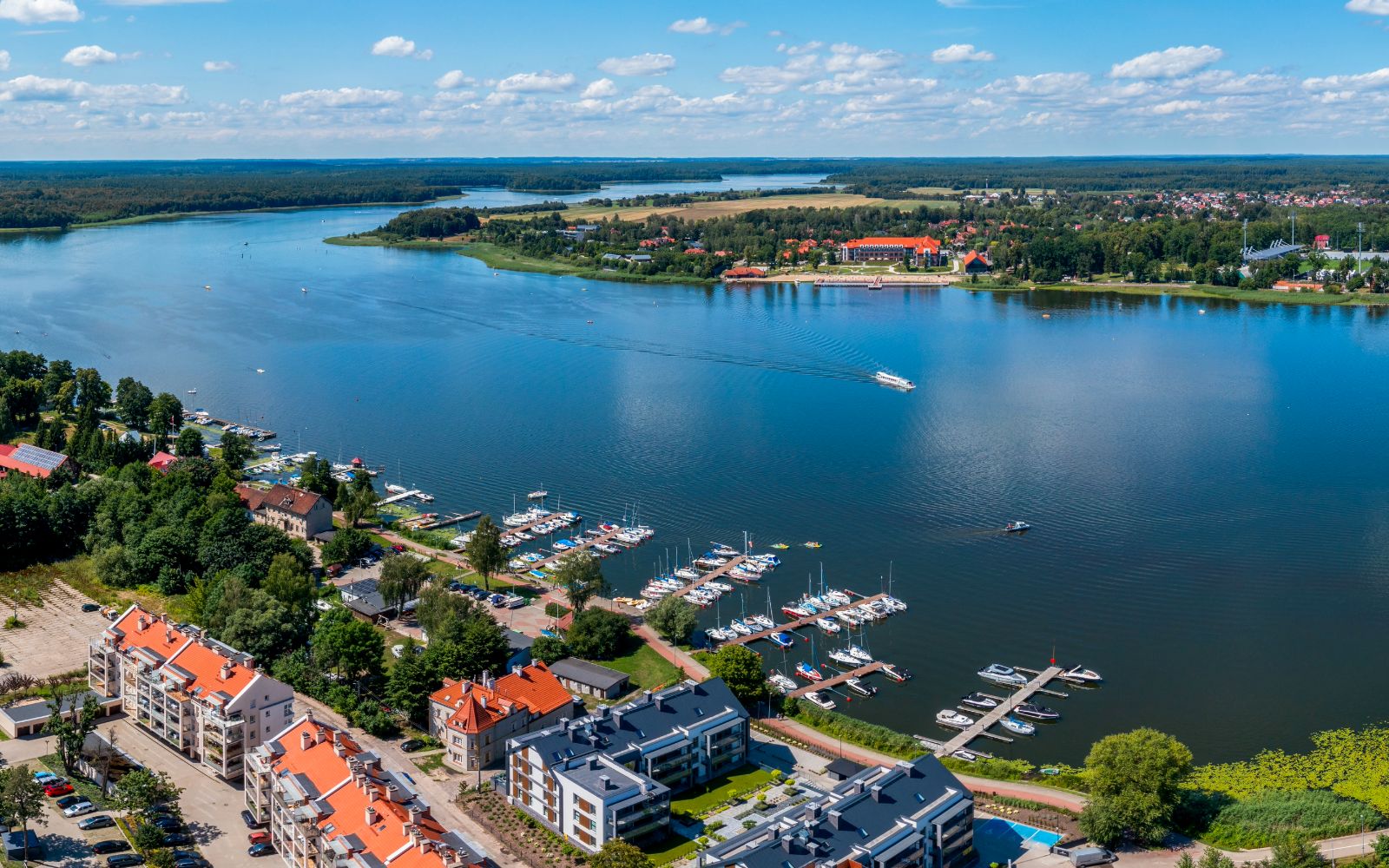 Pojezierze Iławskie: Jezioro Drwęckie i marina w Ostródzie