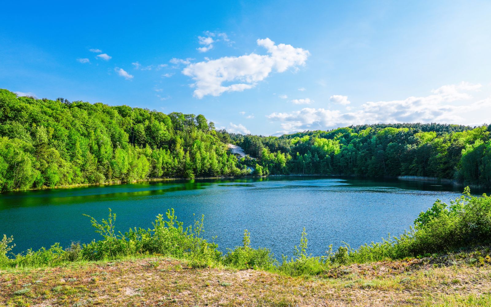 Jezioro Turkusowe we wsi Wapnica na wyspie Wolin