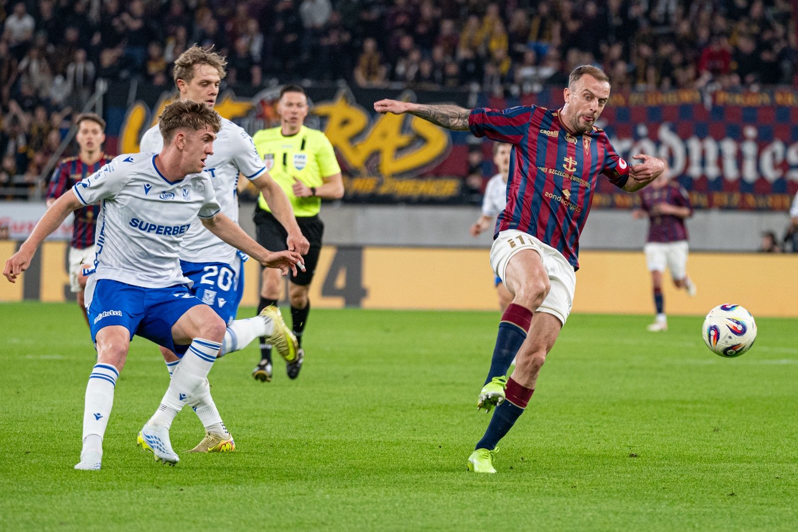 Lech Poznań wygrał w Szczecinie mimo wielkich problemów kadrowyc