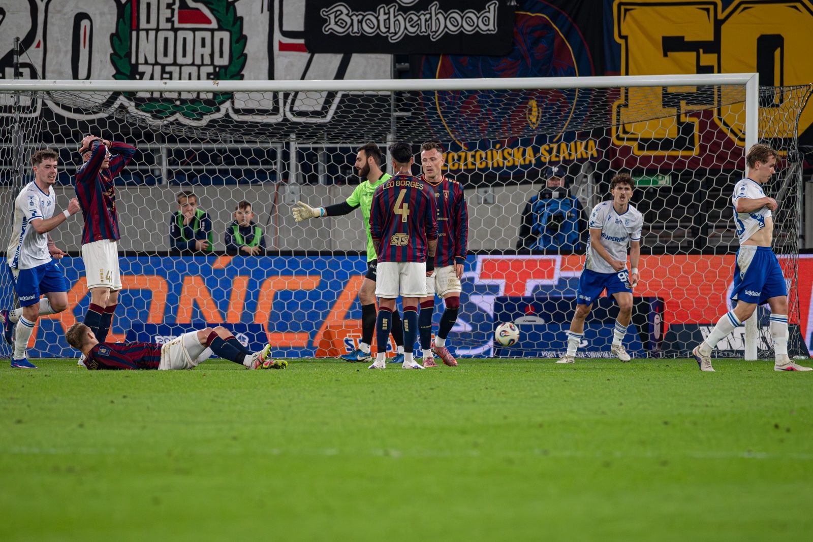 Lech Poznań wygrał w Szczecinie mimo wielkich problemów kadrowyc