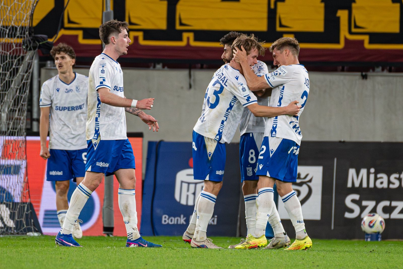 Lech Poznań wygrał w Szczecinie mimo wielkich problemów kadrowyc