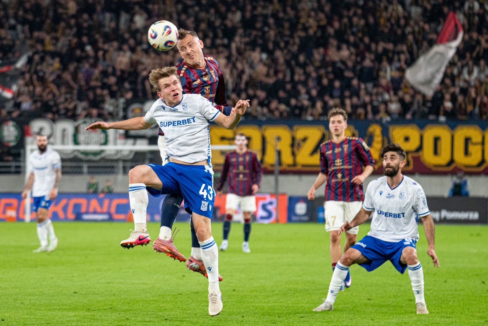 Lech Poznań wygrał w Szczecinie mimo wielkich problemów kadrowyc