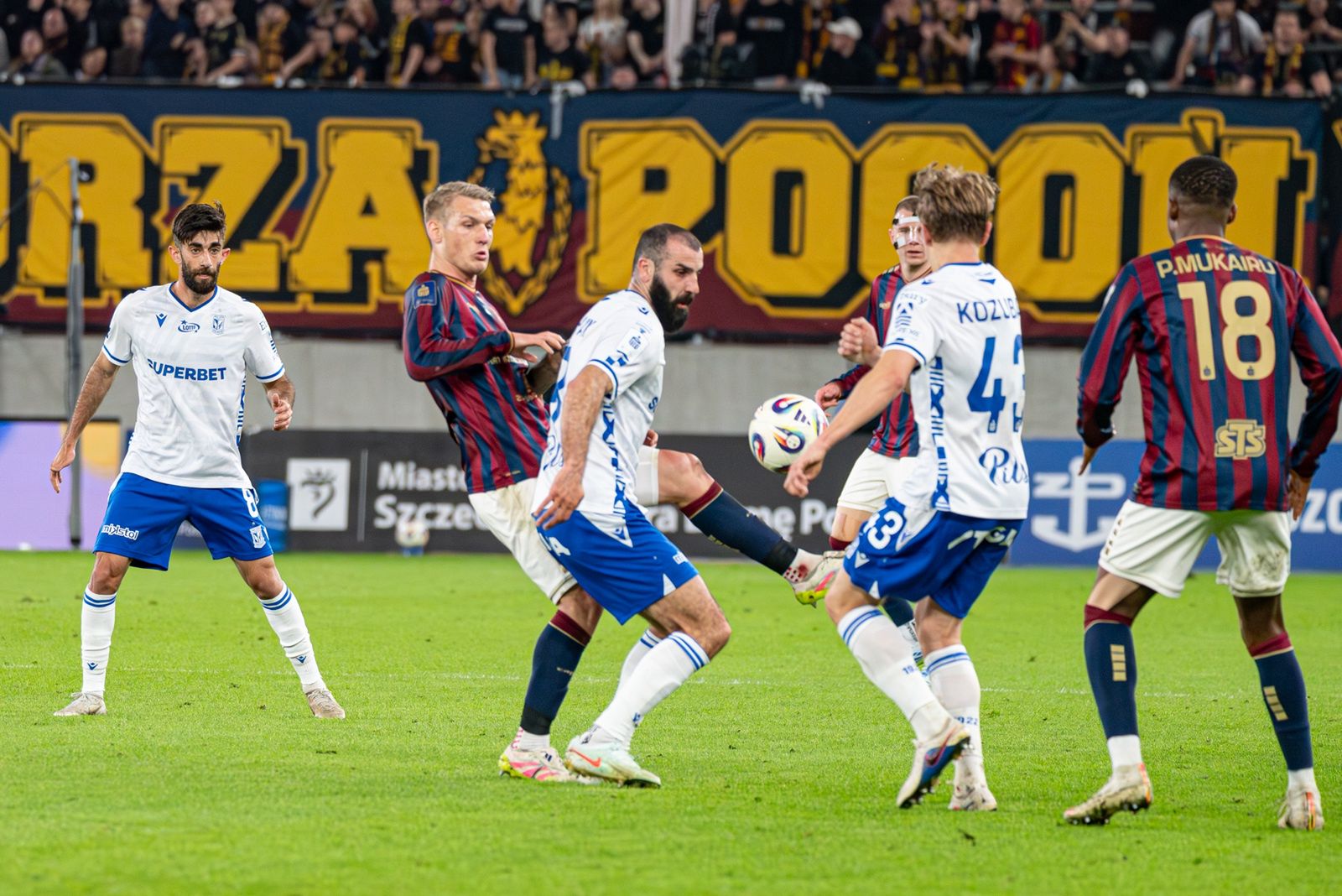 Lech Poznań wygrał w Szczecinie mimo wielkich problemów kadrowyc