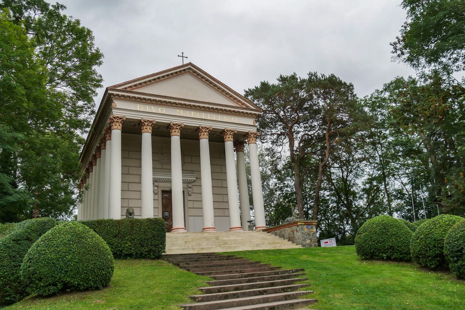 Kościół i Mauzoleum w Rogalinie. 