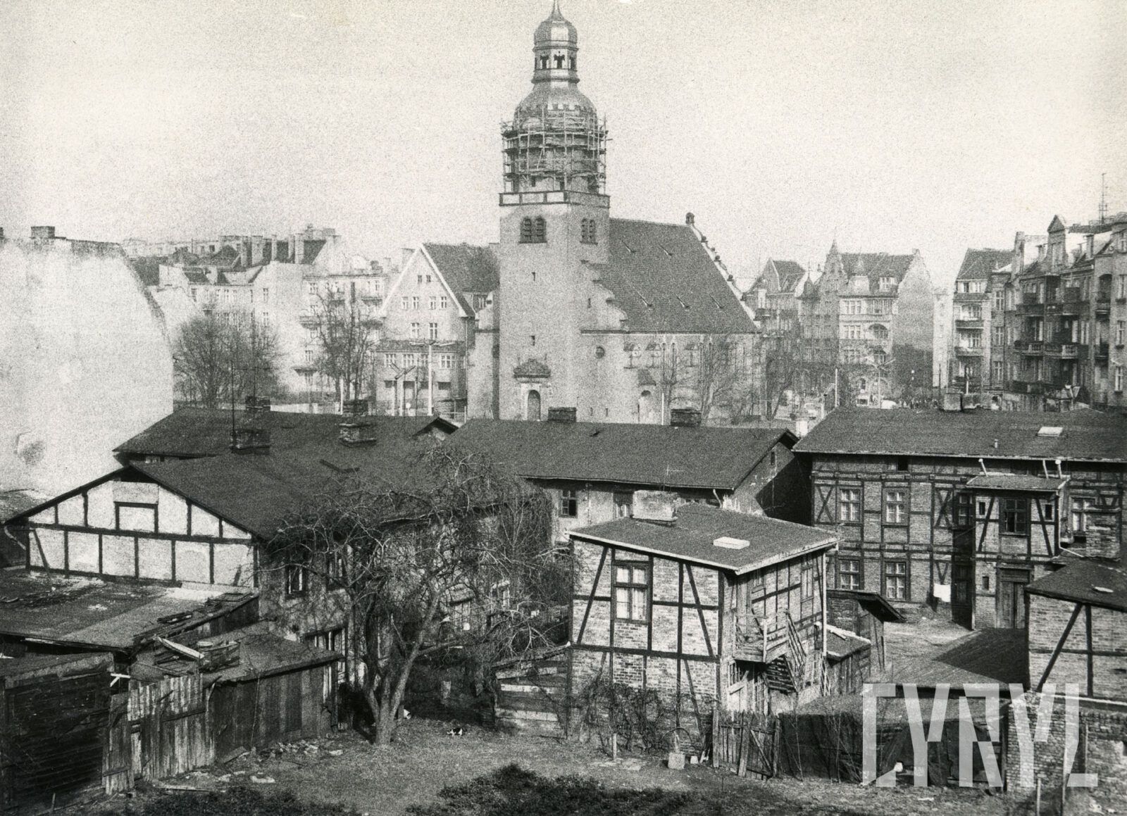 Wilda: Od średniowiecznej wsi do tętniącej życiem dzielnicy Pozn