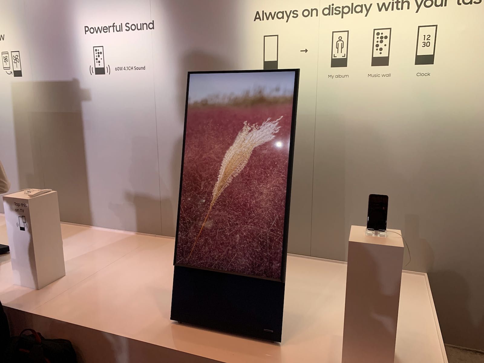 Telewizor Obrotowy Samsung SERO CES 2020 do instastory tik tok