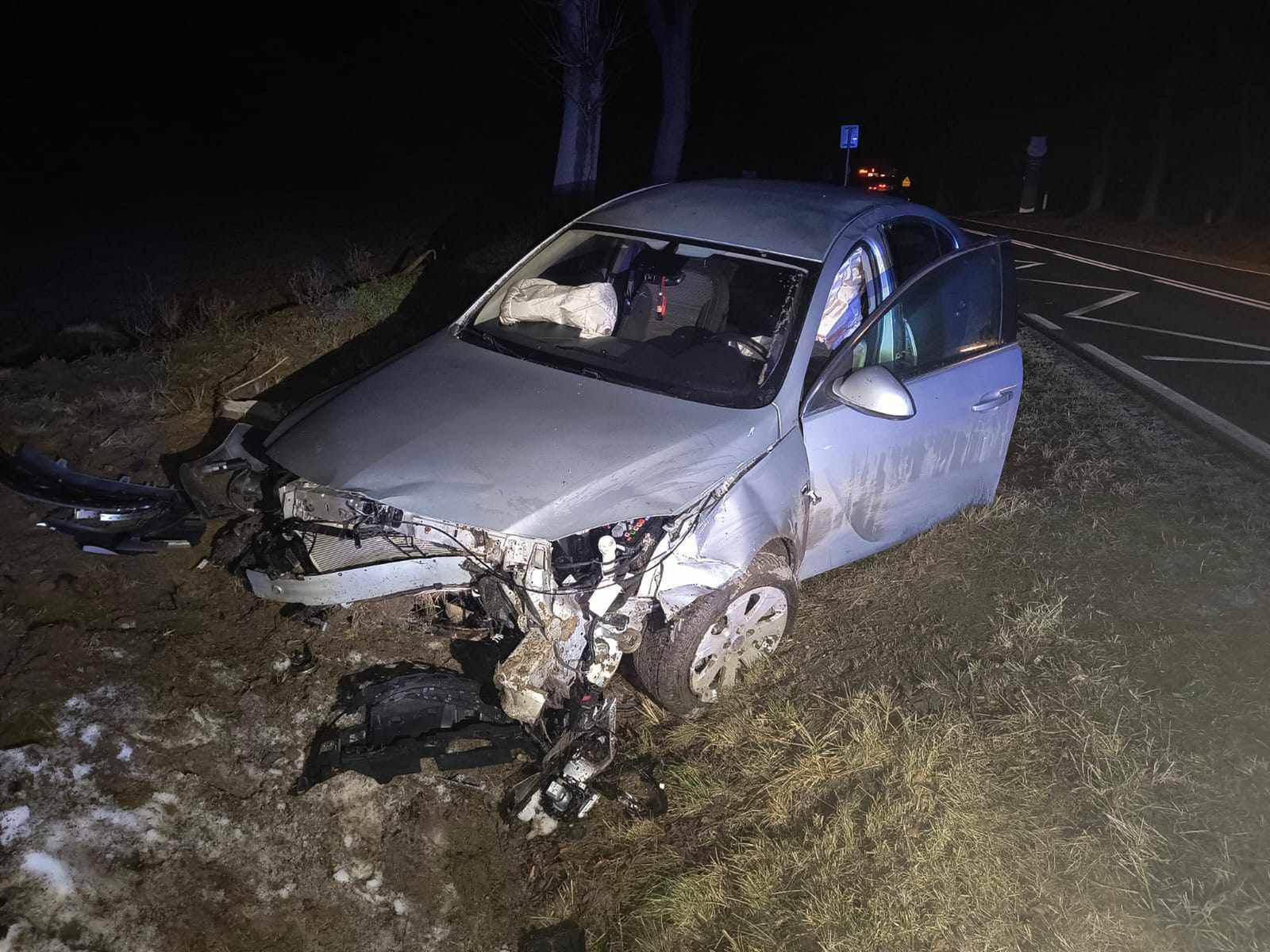 Kierowca chciał uniknąć zderzenia z sarną