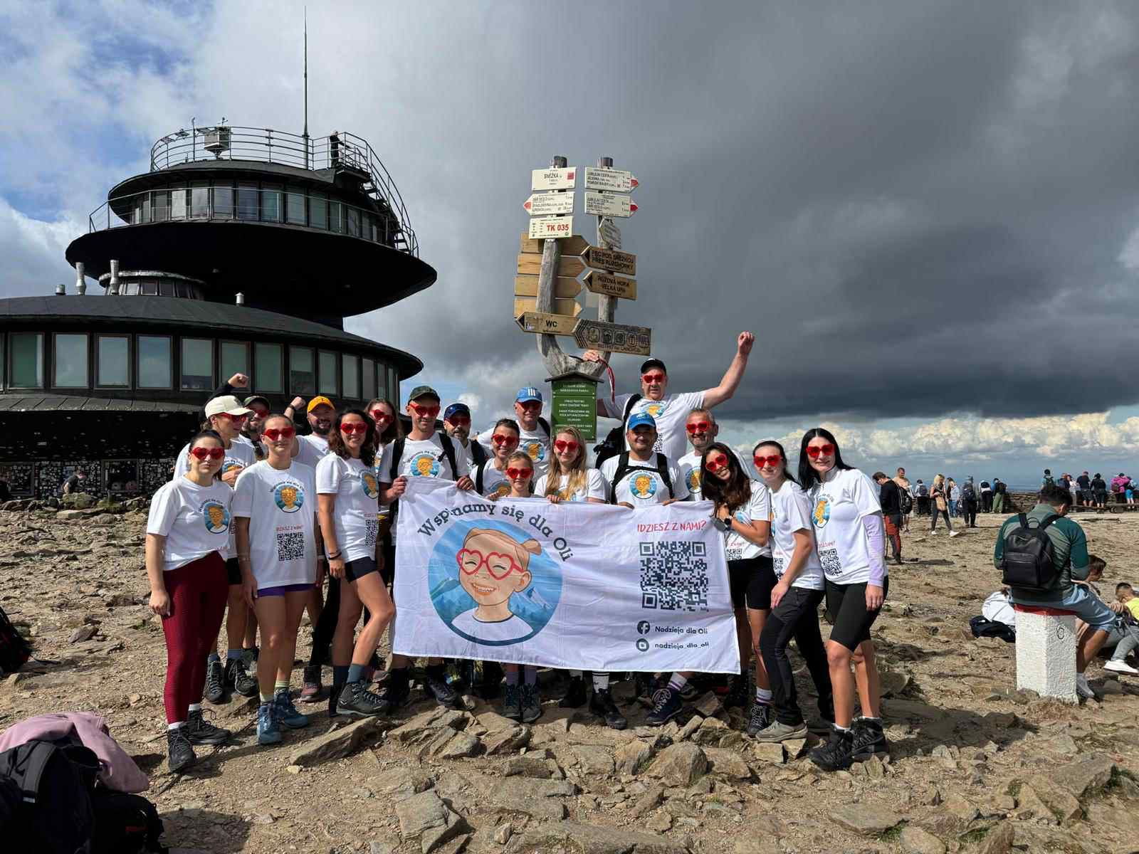 Paweł Ślęzak wspina się, aby zaapelować o wsparcie dla Oli