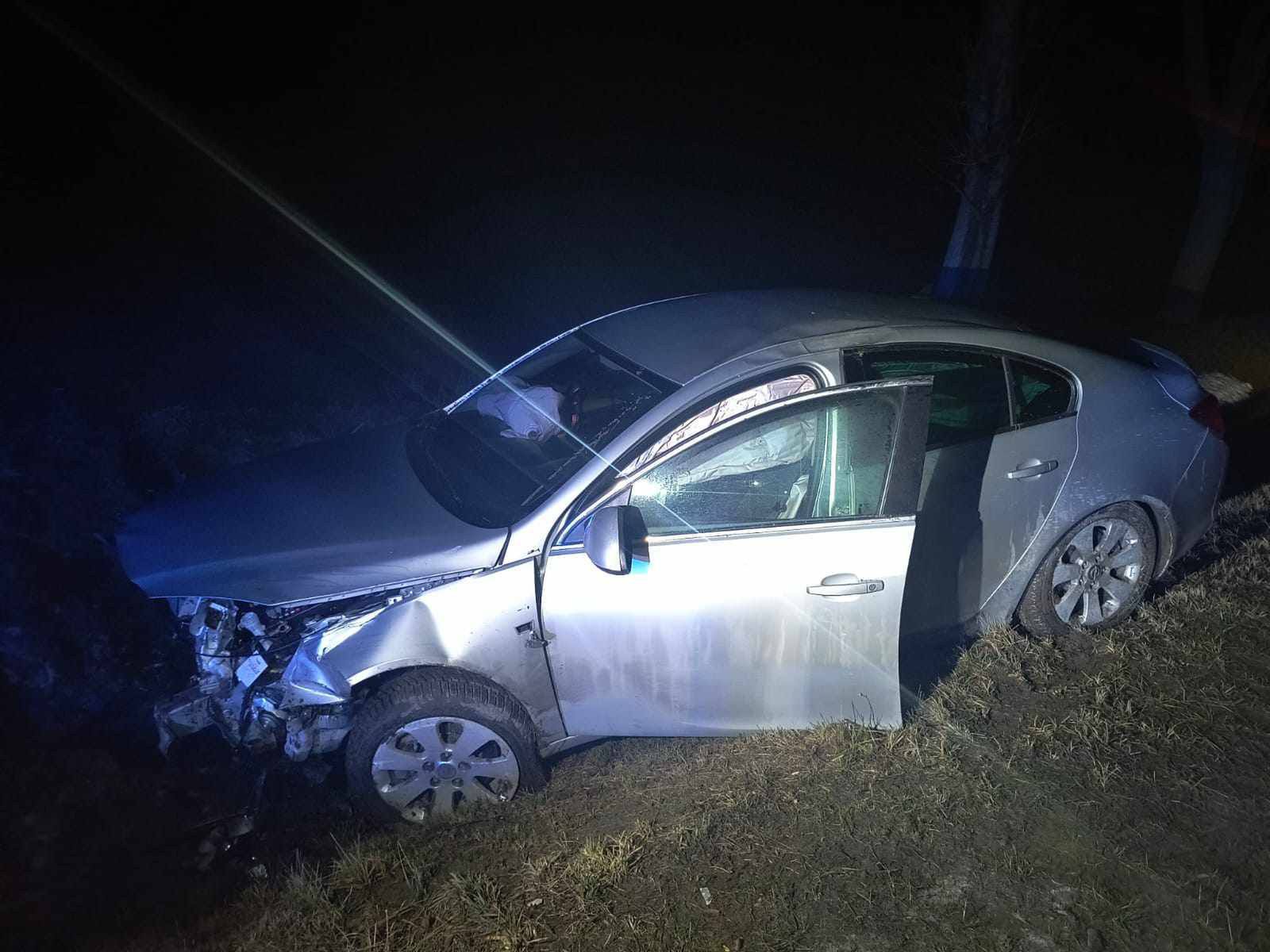 Kierowca chciał uniknąć zderzenia z sarną