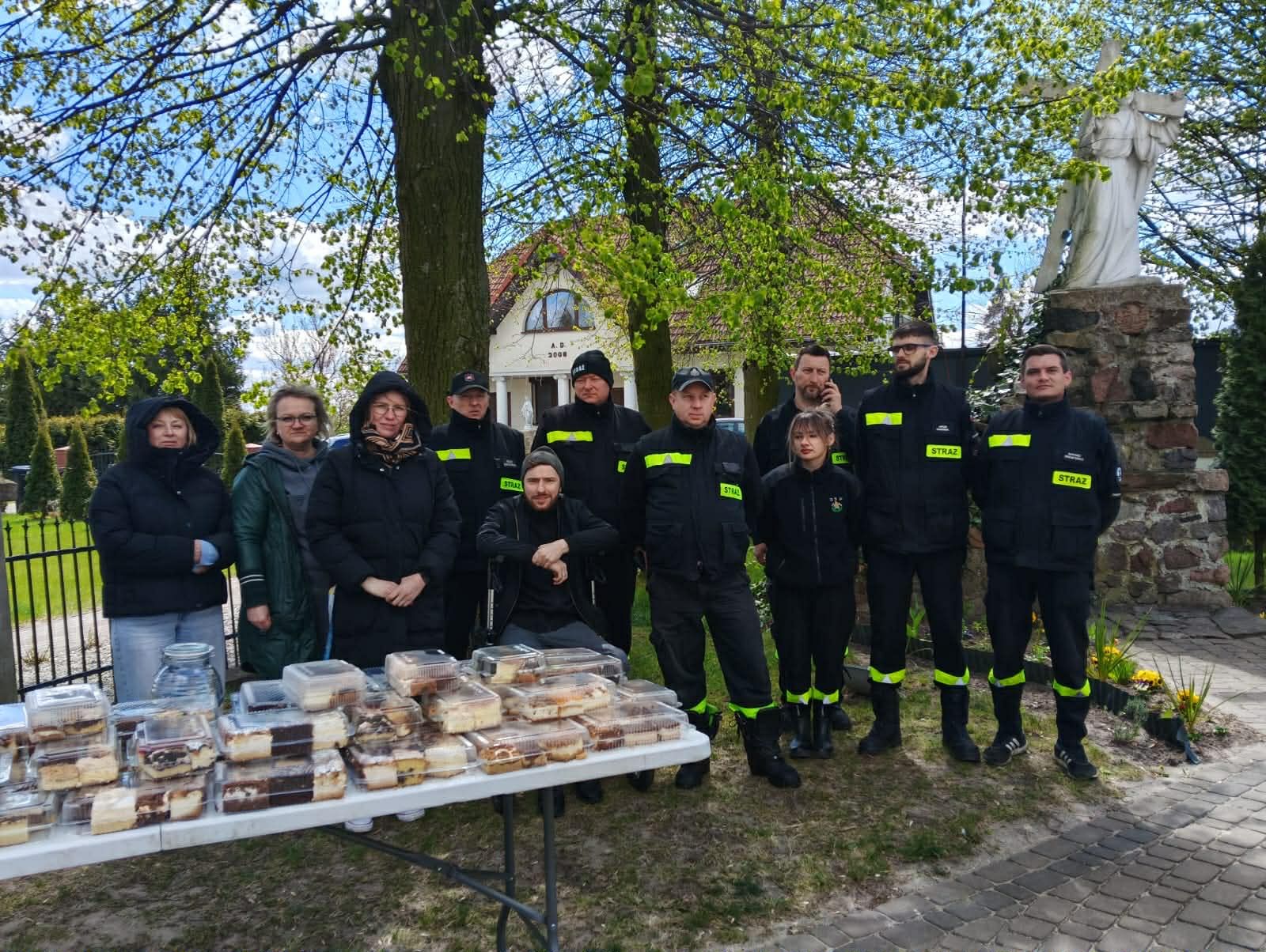 Sprzedaż ciast przed kościołami w gminie Obrowo