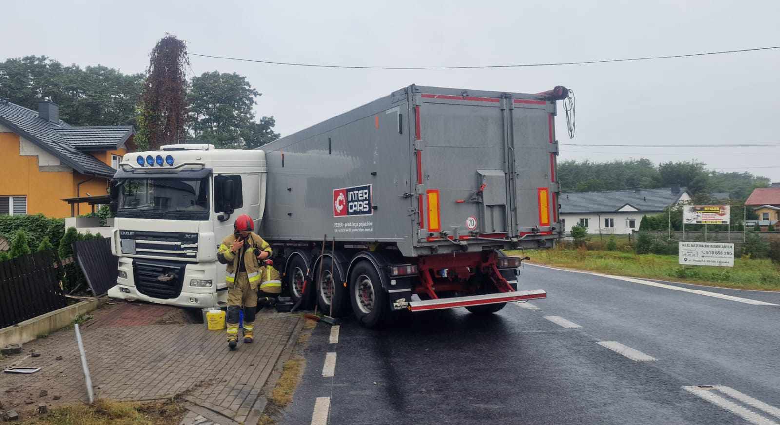 Kierowca ciężarówki nie dostosował prędkości