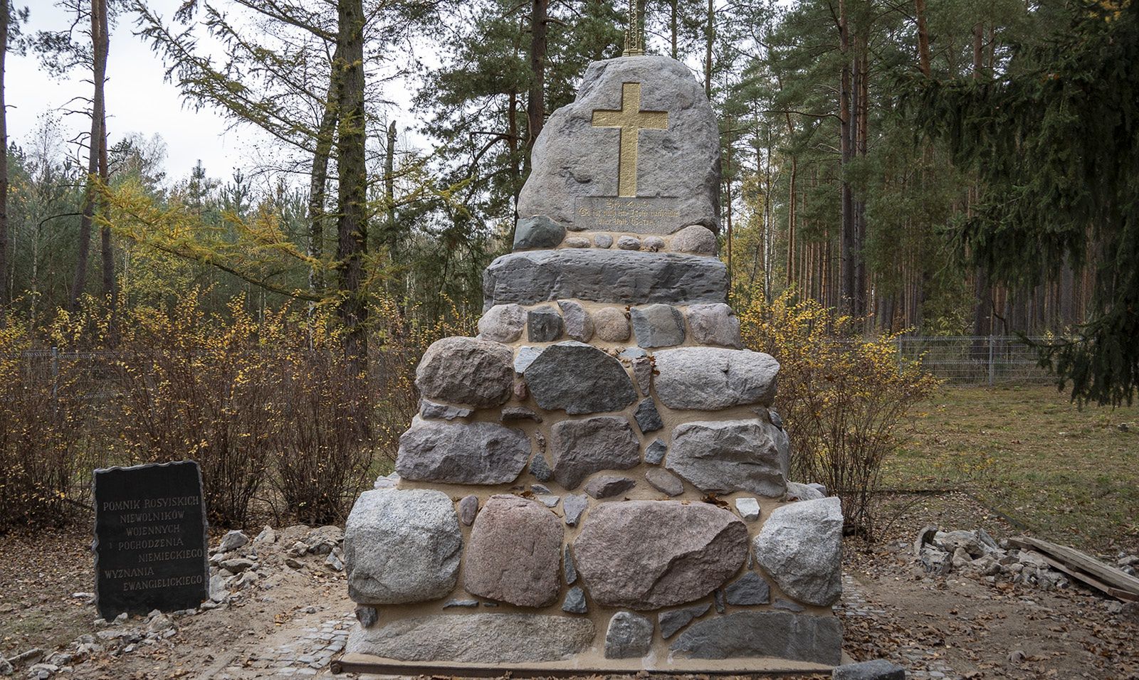 Cmentarz wojenny w Pile-Leszkowie. 