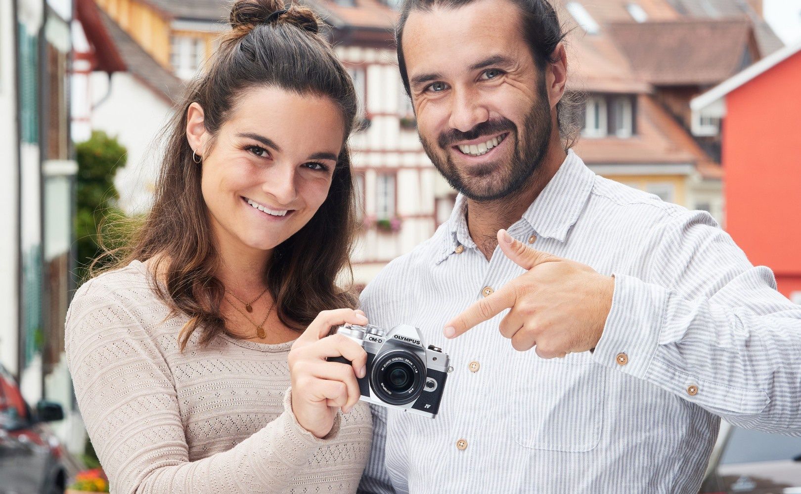 Olympus OM-D E-M10 Mark IV ręce