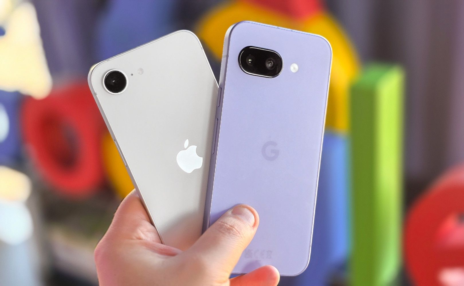 Pixel 9a i iPhone 16e