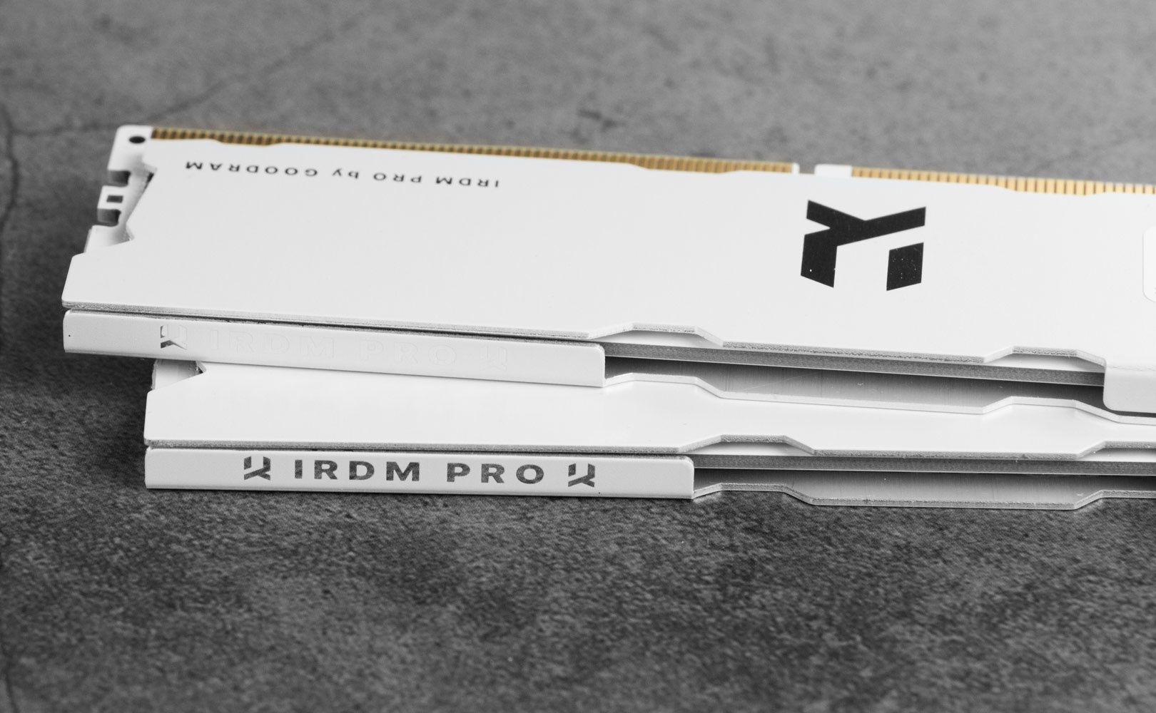 GOODRAM IRDM PRO DDR4 Hollow White 2x 8 GB 4000 MHz