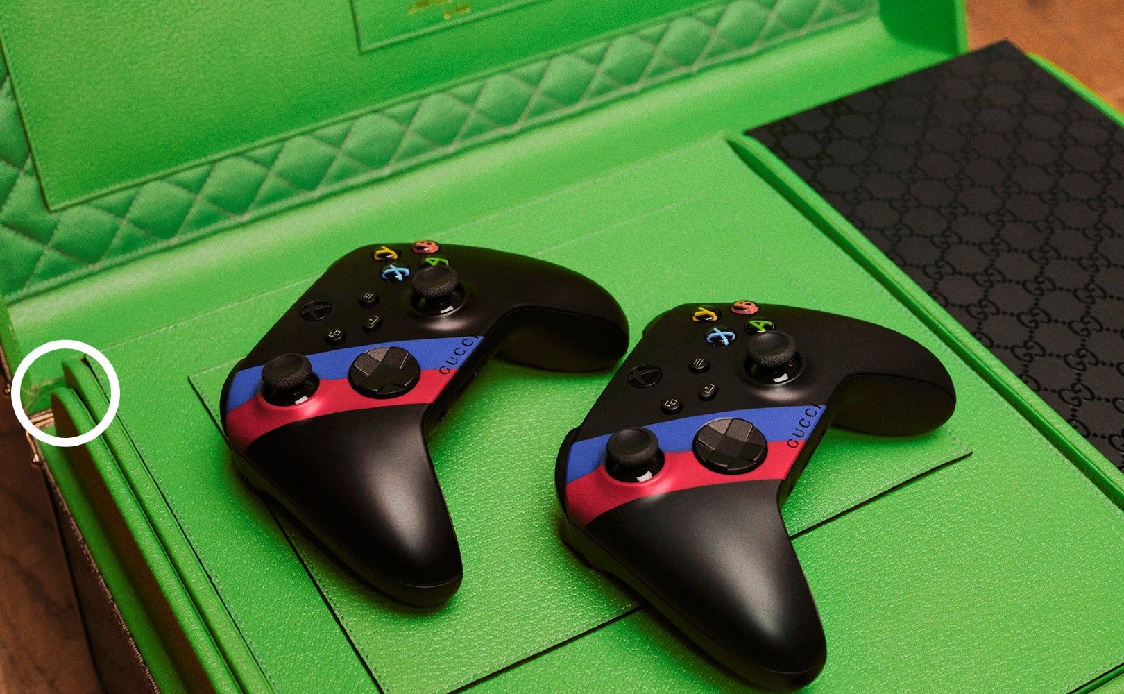 Xbox by Gucci z uszkodzeniem