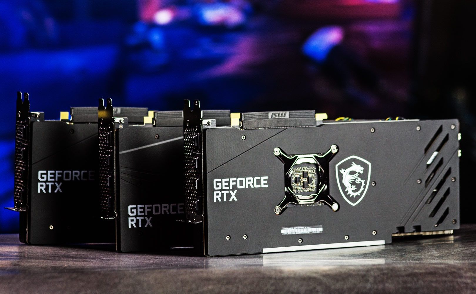 MSI GeForce RTX Gaming X Trio - podobne z wyglądu, różne wydajnościowo