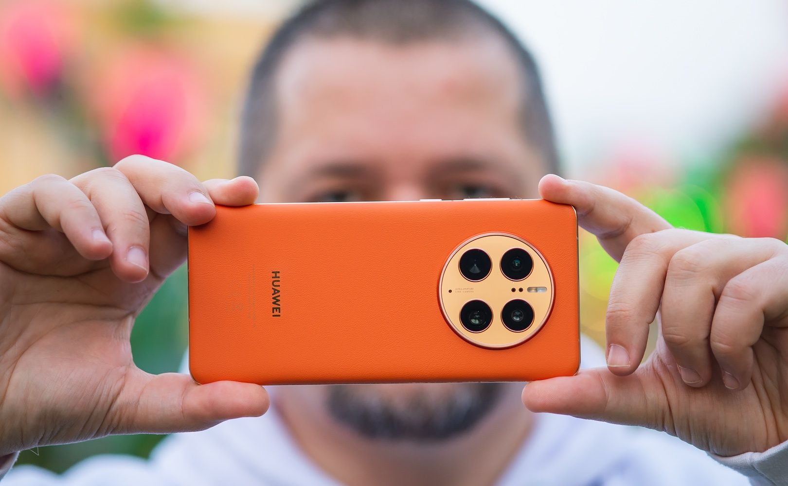 Huawei Mate 50 Pro dłonie fotografowanie