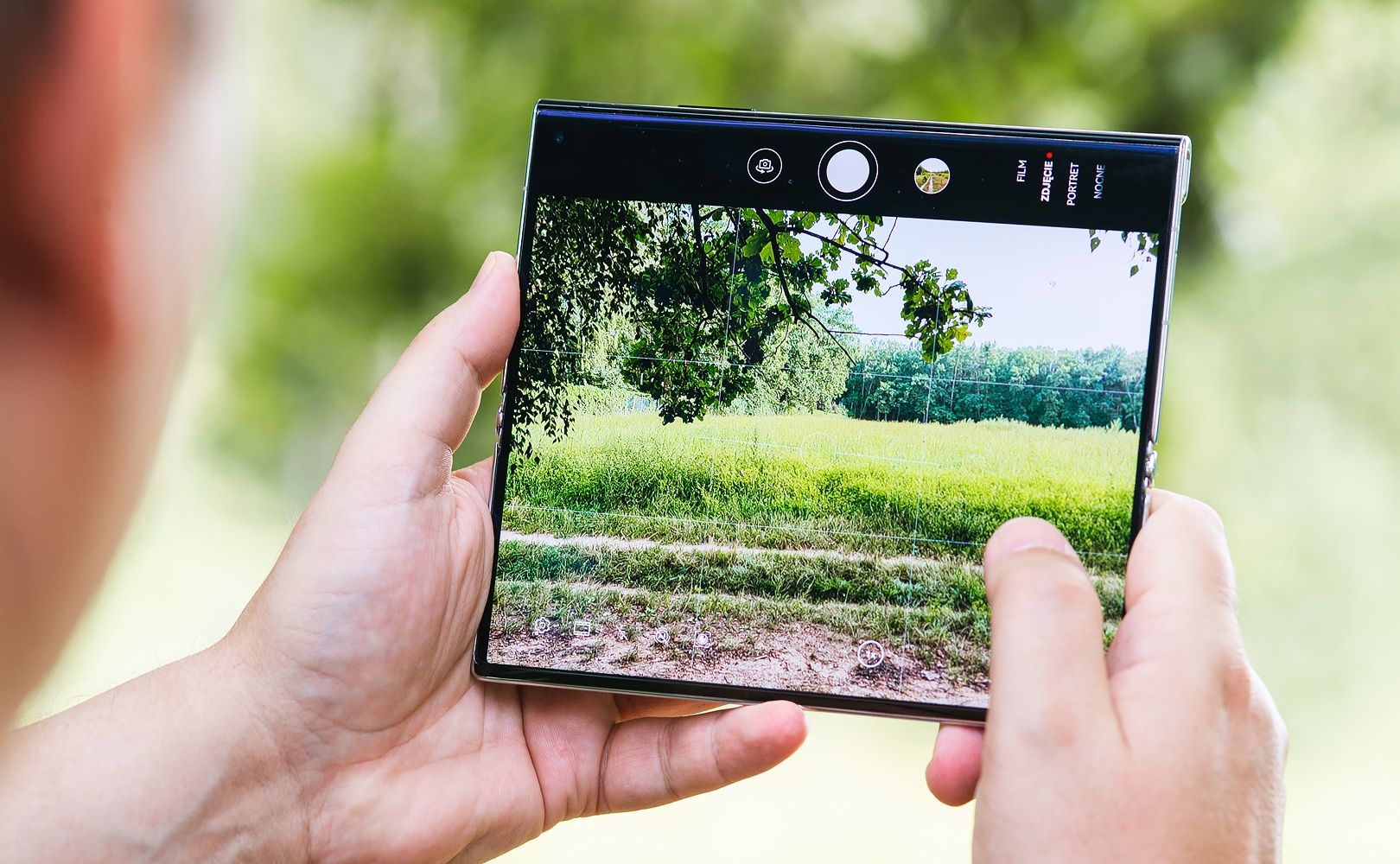 Huawei Mate Xs 2 fotografowanie rozłożony