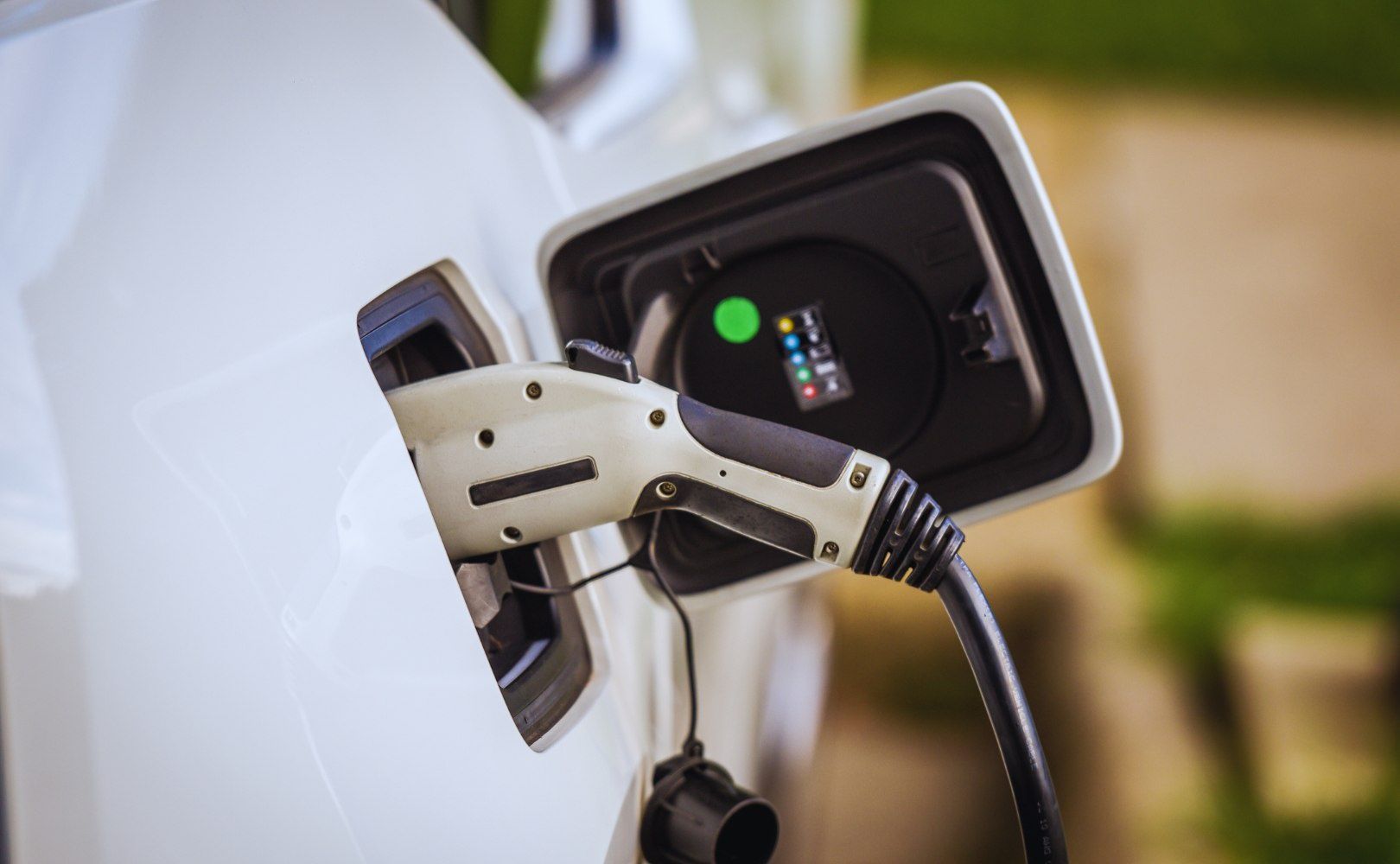 Używane auta elektryczne coraz popularniejsze