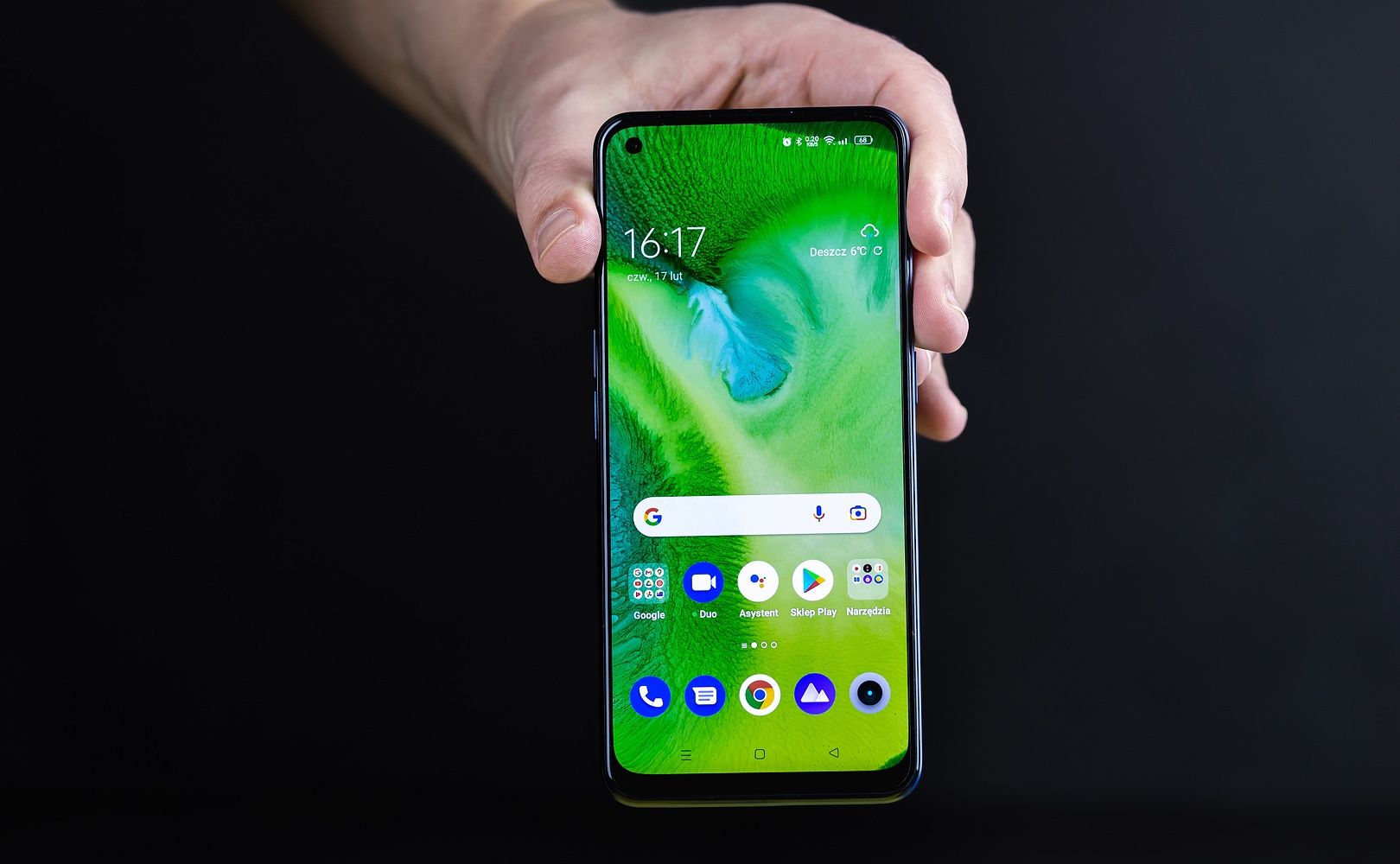 Realme 9 Pro+ ekran dłoń