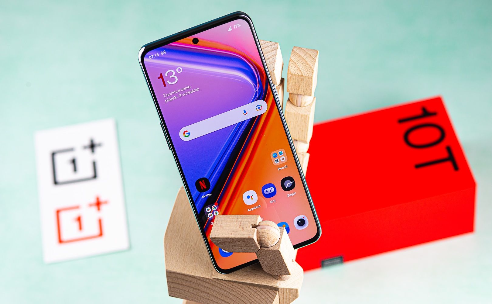 OnePlus 10T przód ręka