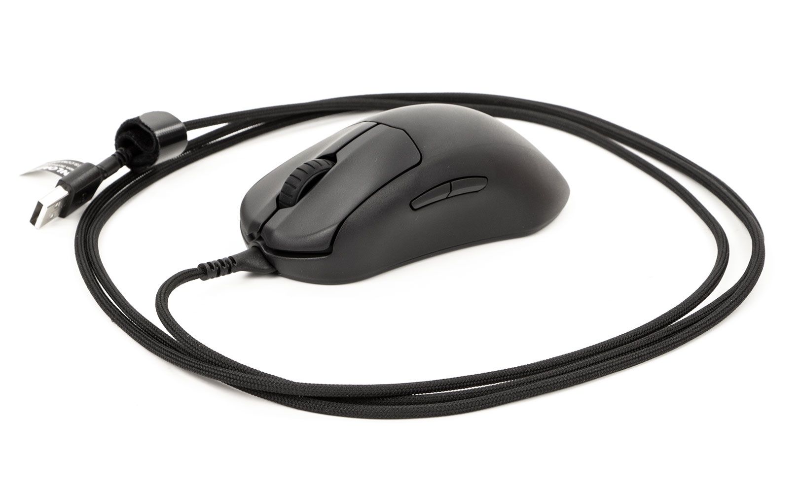 SteelSeries Prime z podłączonym kablem