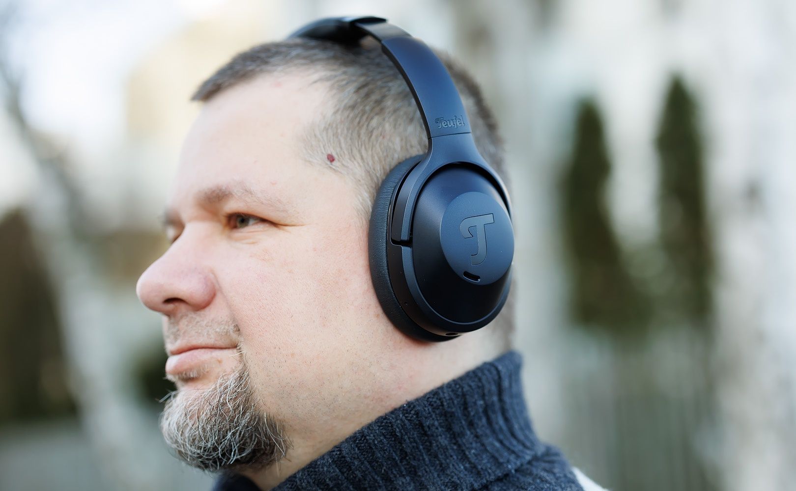 Teufel Real Blue NC 3 na głowie