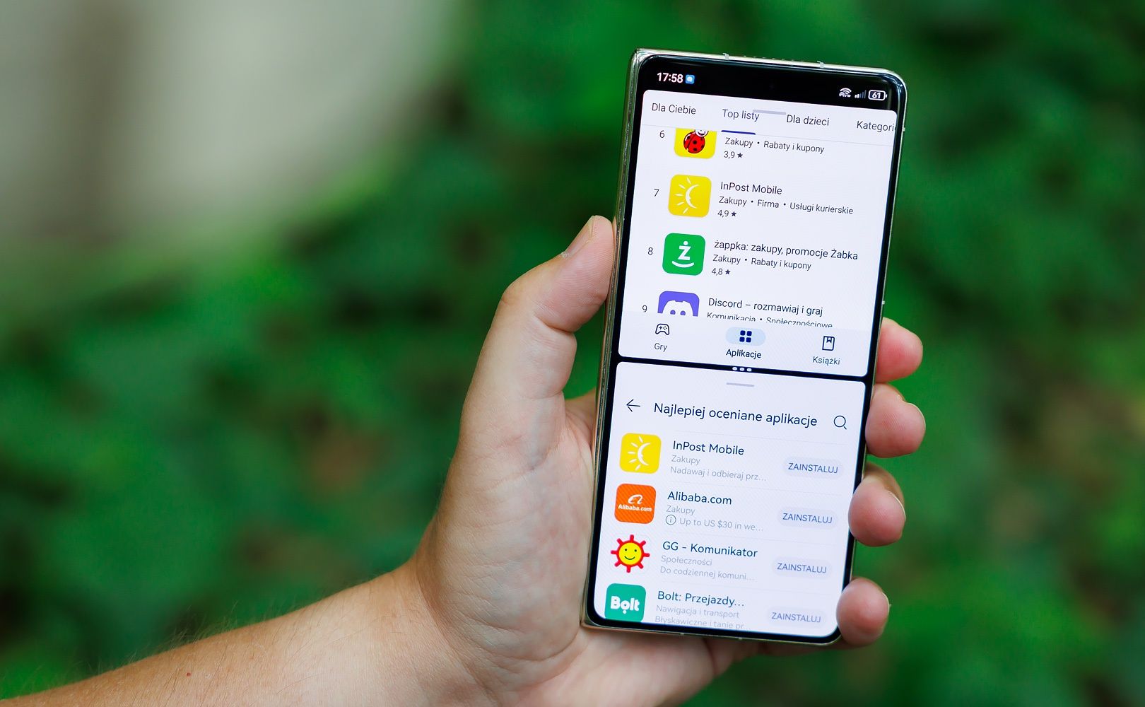 Google Play i AppGallery na złożonym ekranie