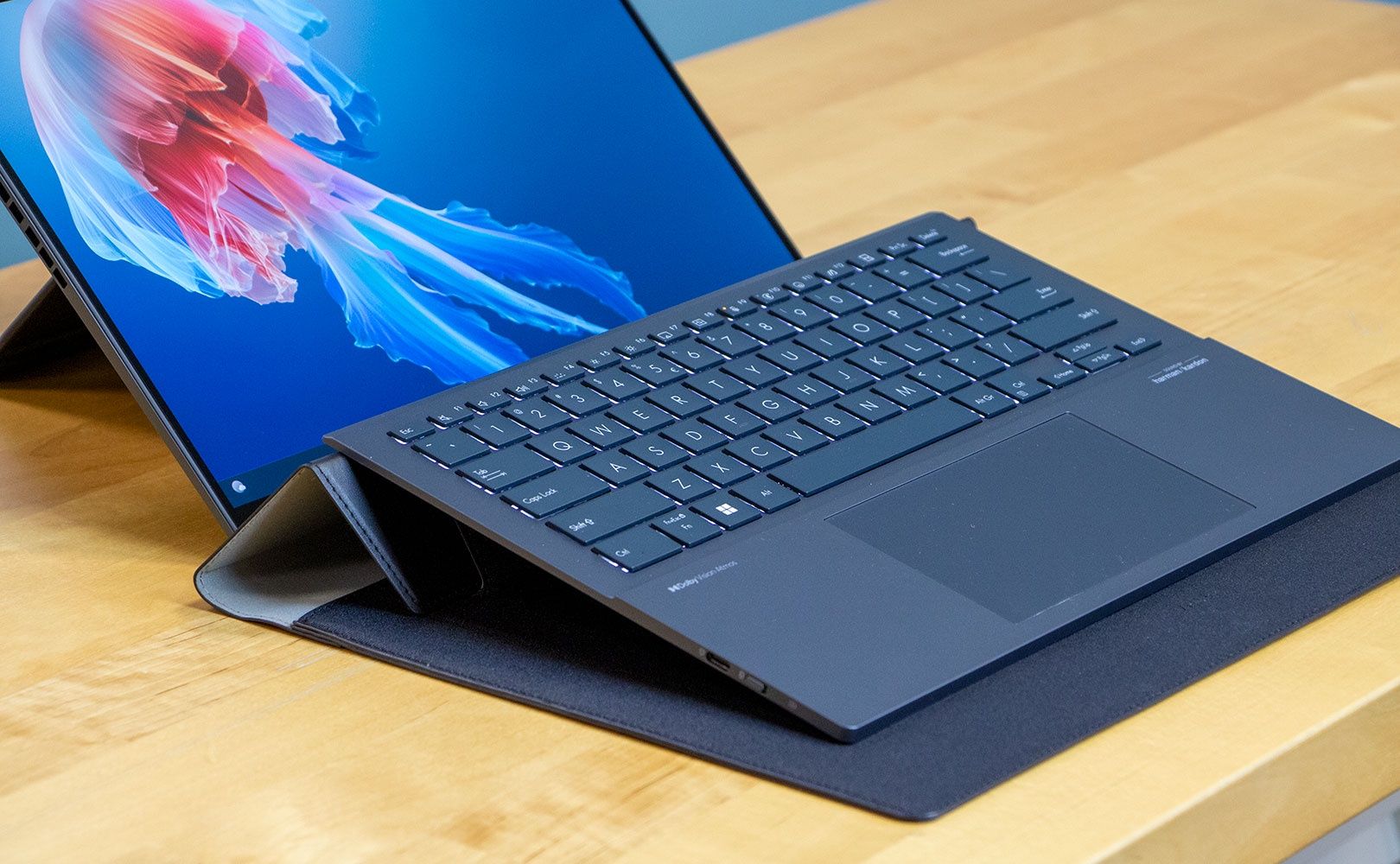 ASUS Zenbook 14 Duo OLED UX8406 - klawiatura na podstawce