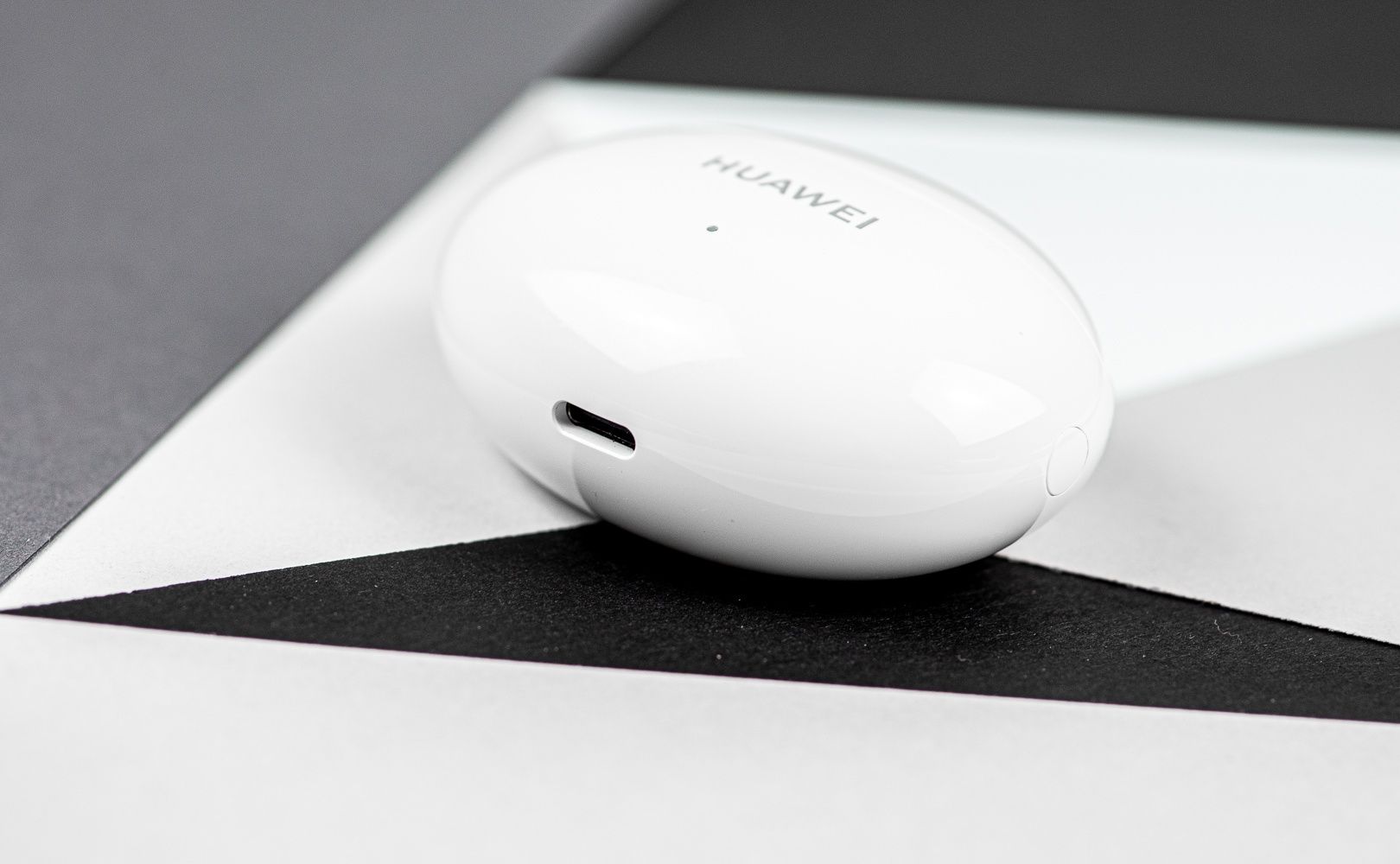 Huawei Freebuds 4i etui port USB