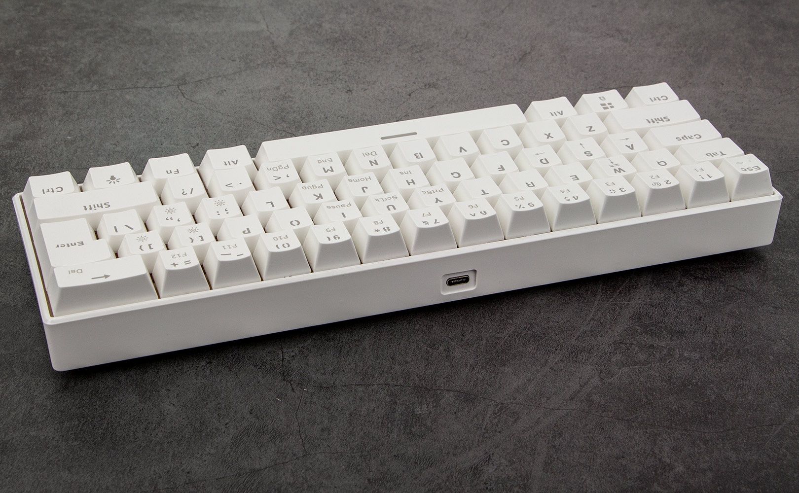 XPG Summoner Mini - gniazdo USB-C