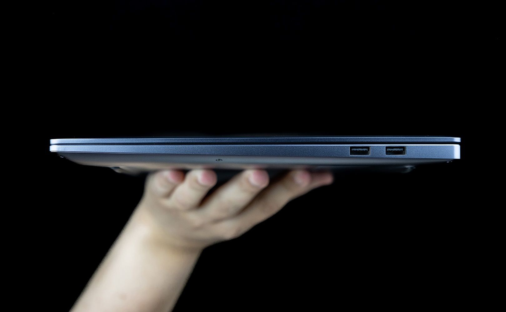 huawei matebook 16s 2023 złącza z prawej strony