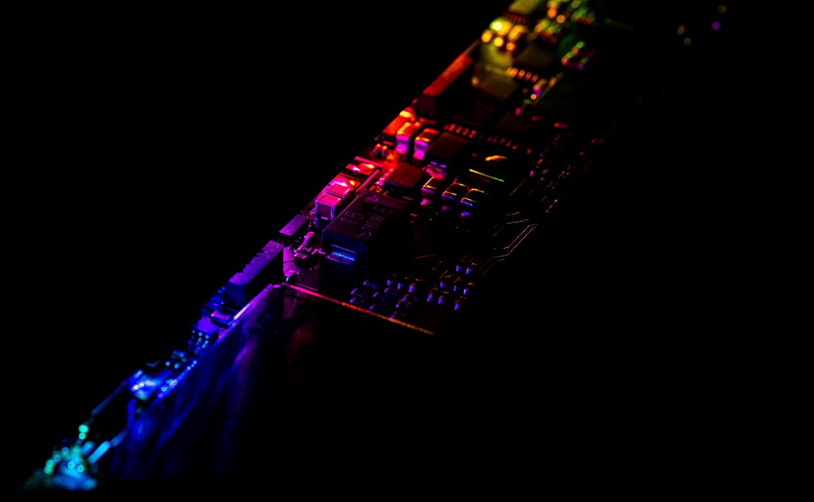 ASUS ROG Flow Z13 - podświetlenie RGB z bliska