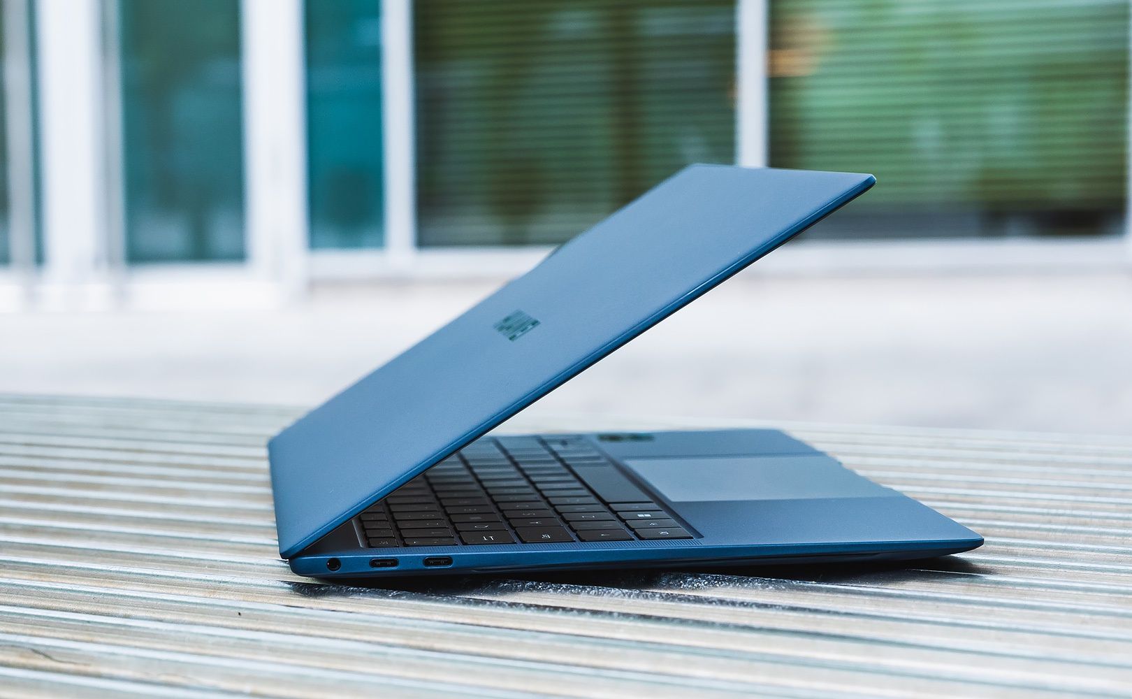 Huawei MateBook X Pro 2022 bok