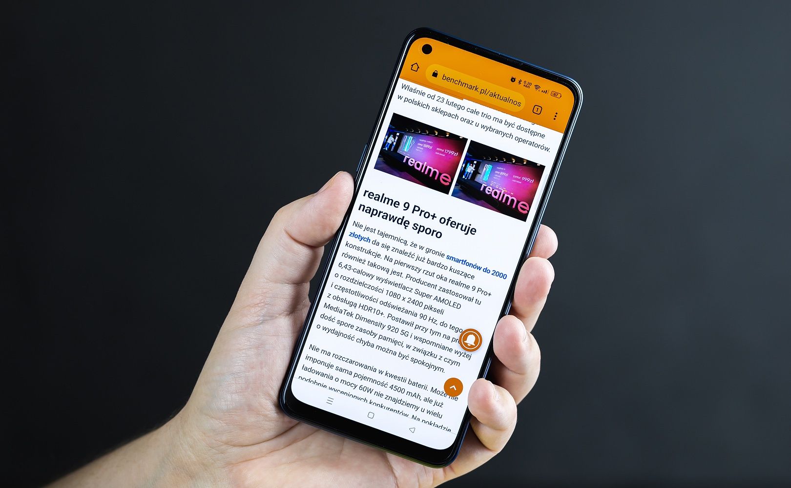 Realme 9 Pro+ ekran dłoń
