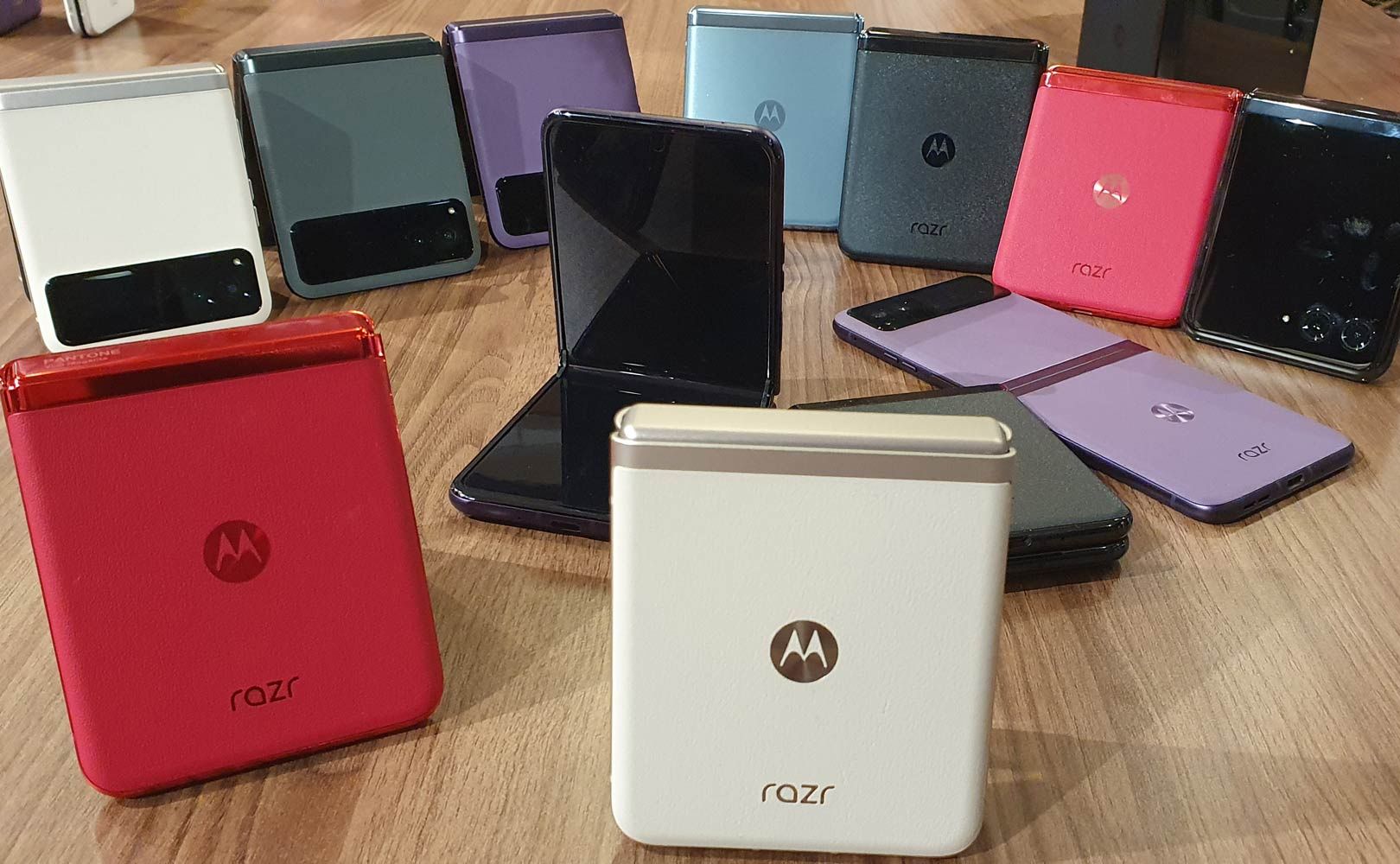 Motorola Razr 40 Ultra i Razr 40 - różne wersje