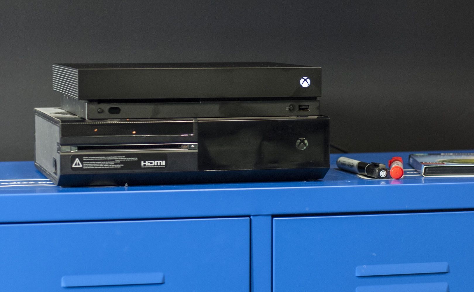 Xbox One X - porównanie z premierową wersją Xbox One
