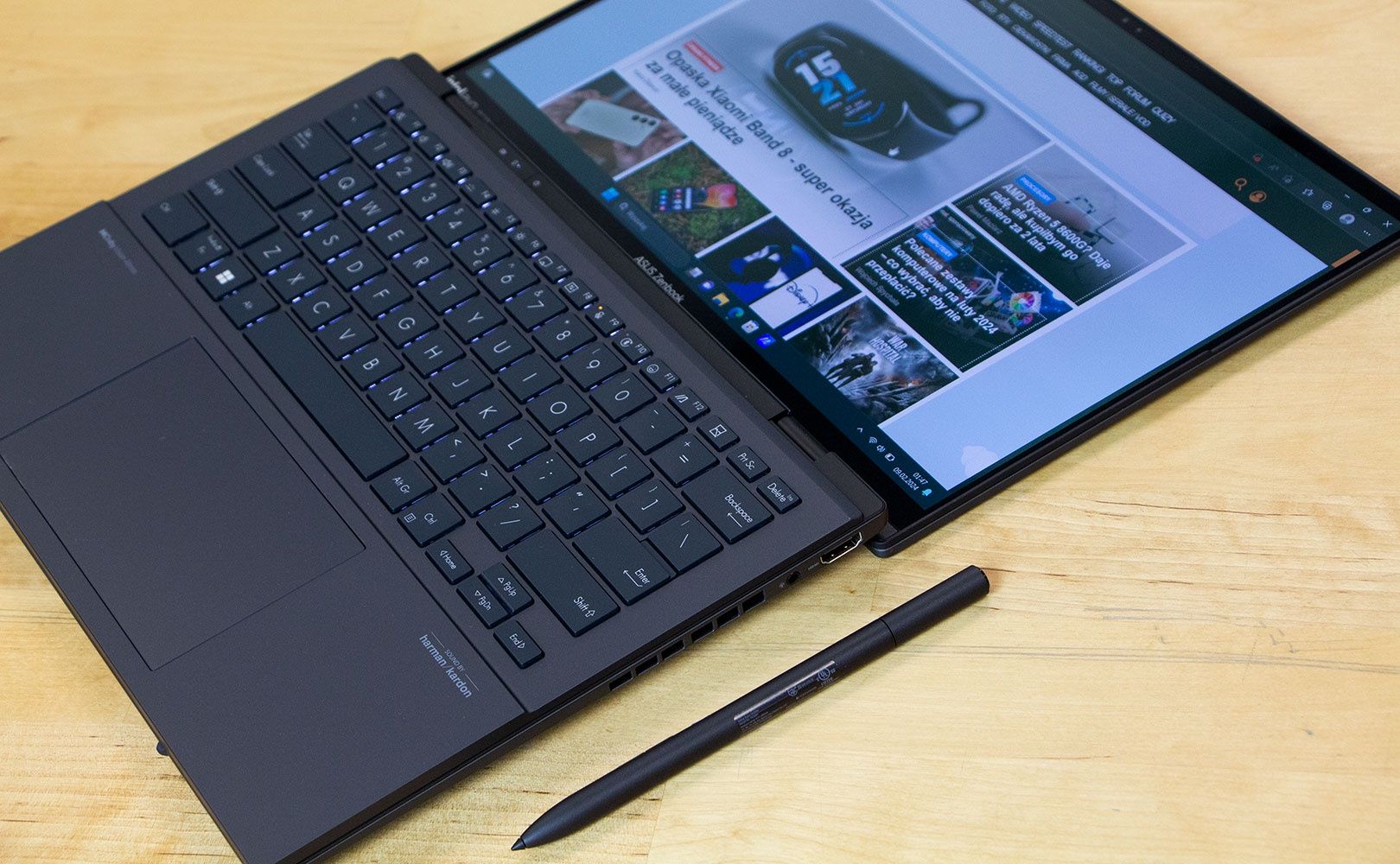 ASUS Zenbook 14 Duo OLED UX8406 - ekran na płasko