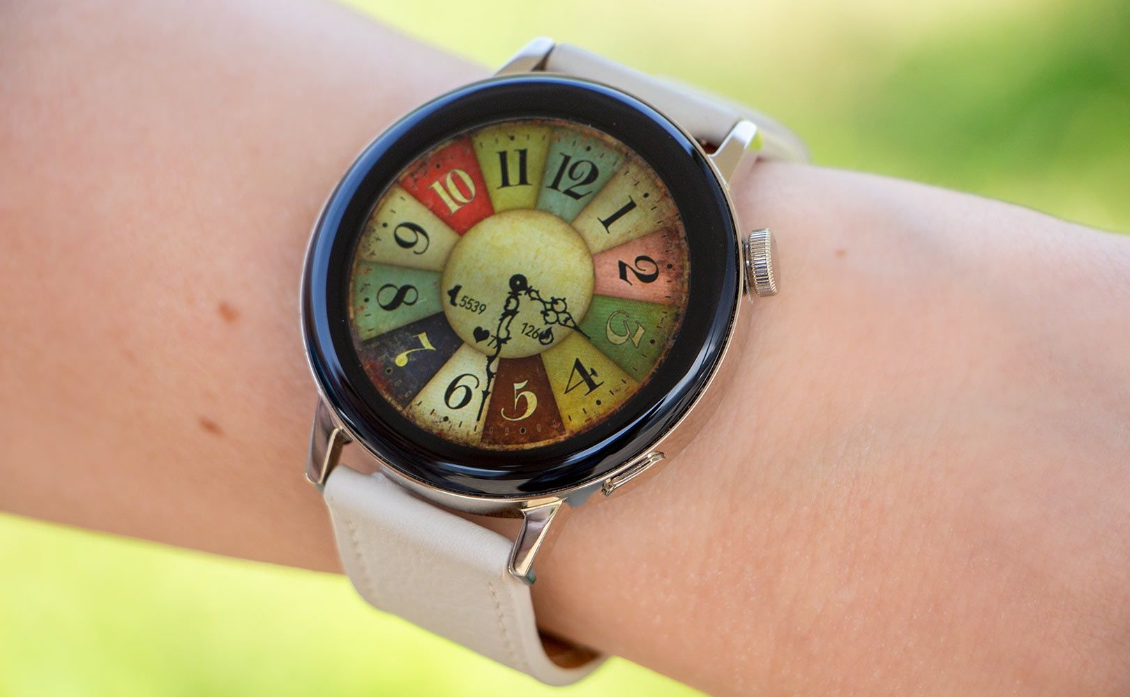 Zbliżenie na tarczę Huawei Watch GT 3