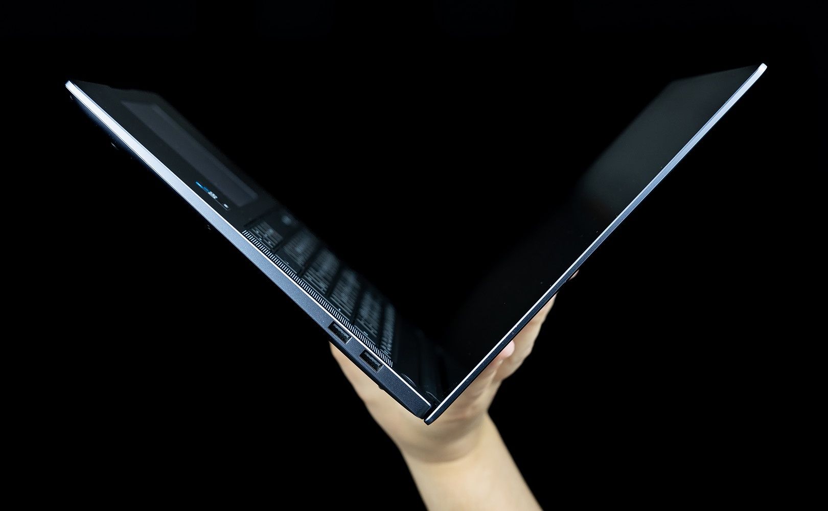 huawei matebook 16s 2023 w ręce